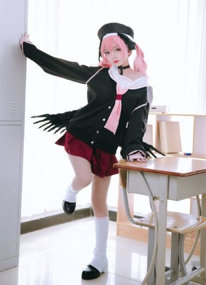 年轻女秘书