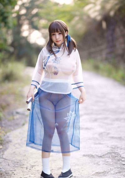 图书室里的女友